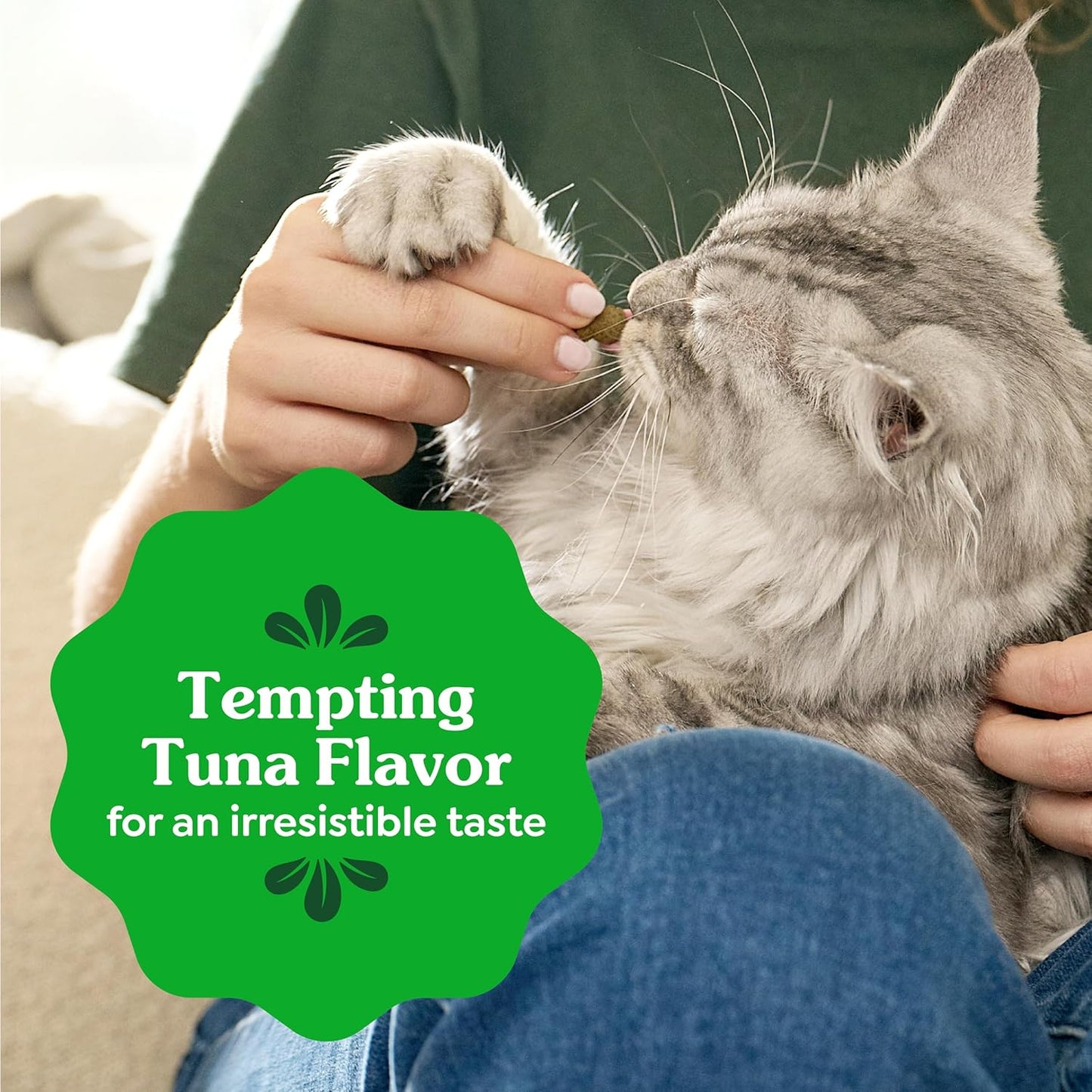 Greenies Cat Treats, Veterinarian-Recommended Adult Natural Dental Cat Treats, Tempting Tuna Flavor, 9.75 Oz. Tub